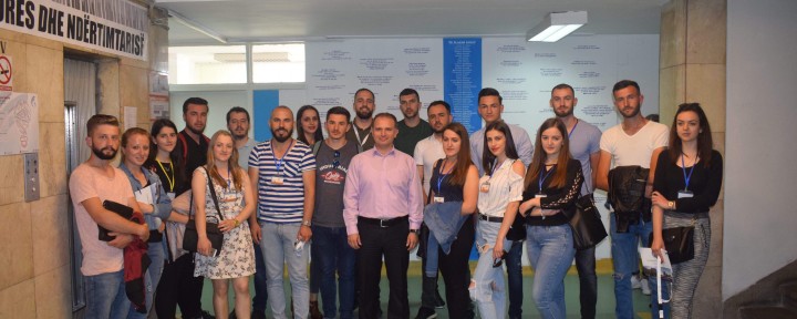 Klubi Letrar i studentëve të UGJFA-së vizitoi Panairin e librit dhe UNT-ën në Shkup